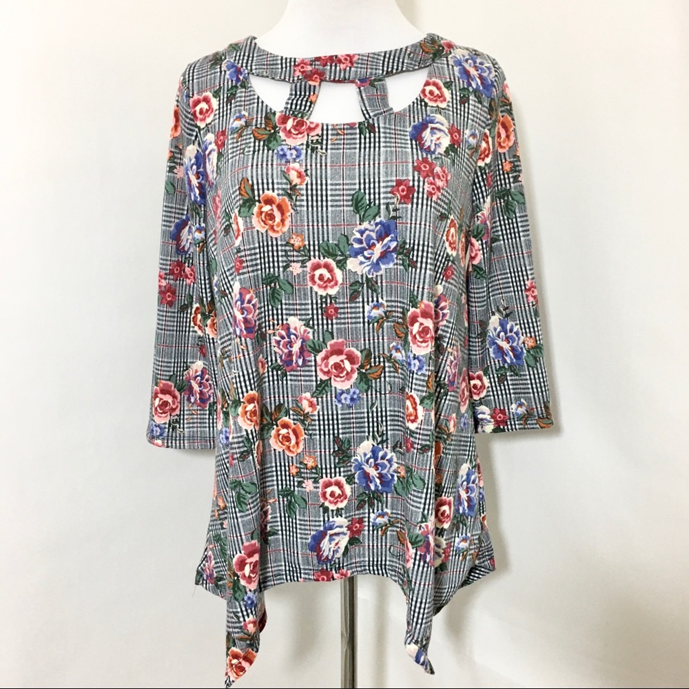 Robert Louis Black Plaid‎ Floral Rose Top Size S